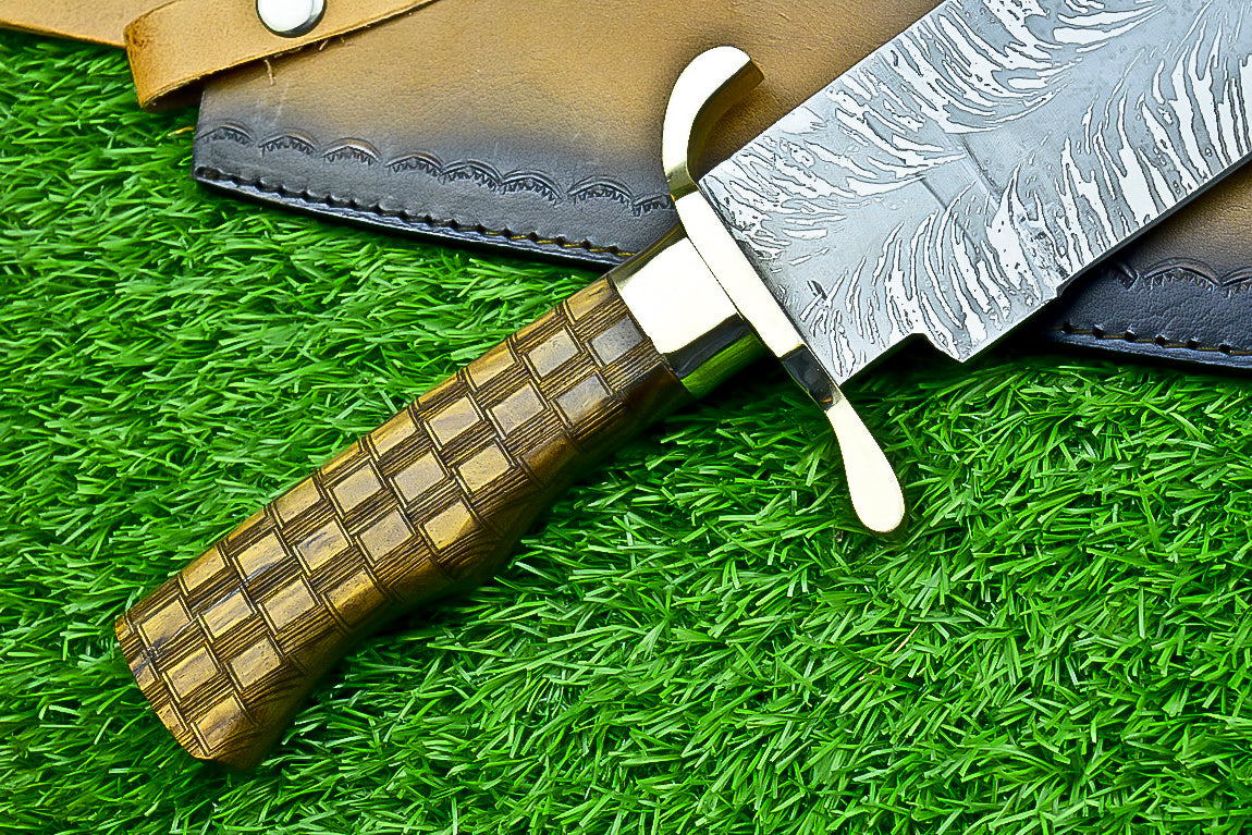 Compact Damascus Steel Fixed Blade Knife with Bone Handle and Star Pommel | UN-9481