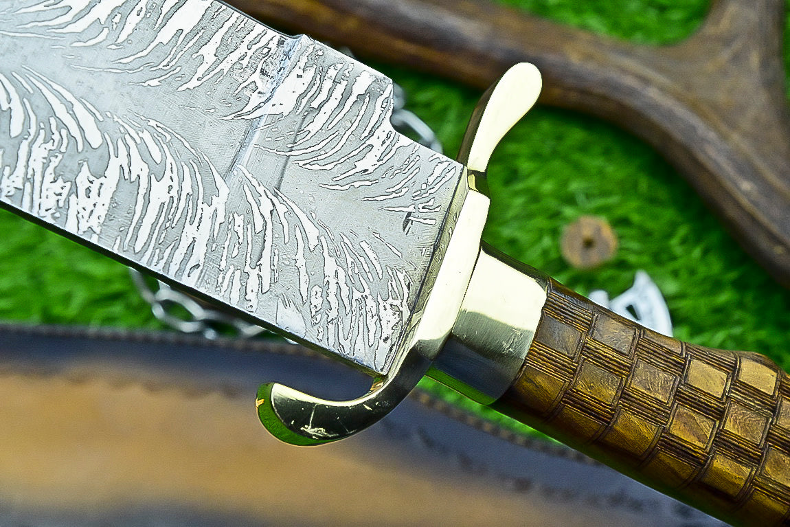 Compact Damascus Steel Fixed Blade Knife with Bone Handle and Star Pommel | UN-9481