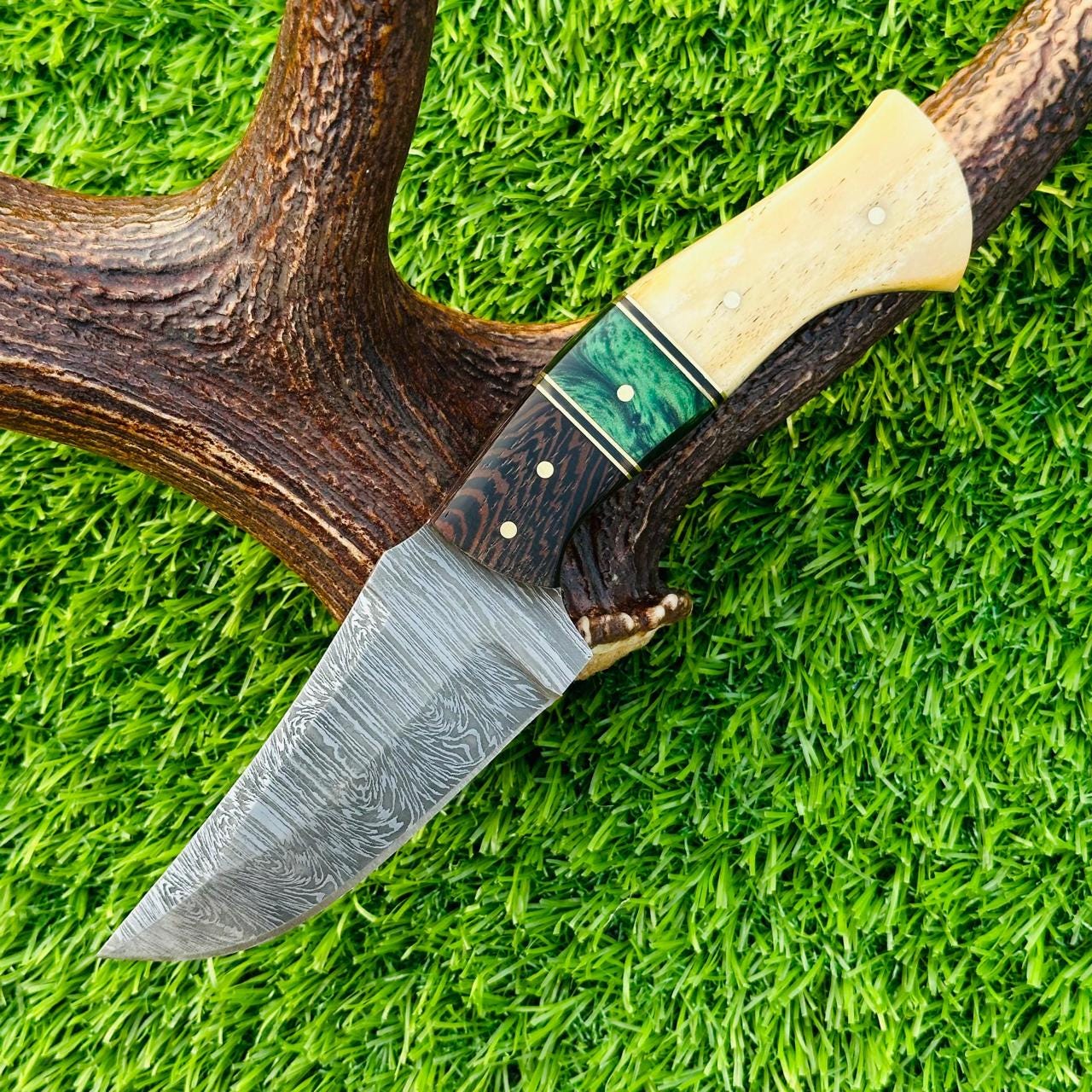 Hunting Knife Handmade Damascus Steel Skinning Blade 8.5" with Leather Sheath for Camping Outdoor Collectors