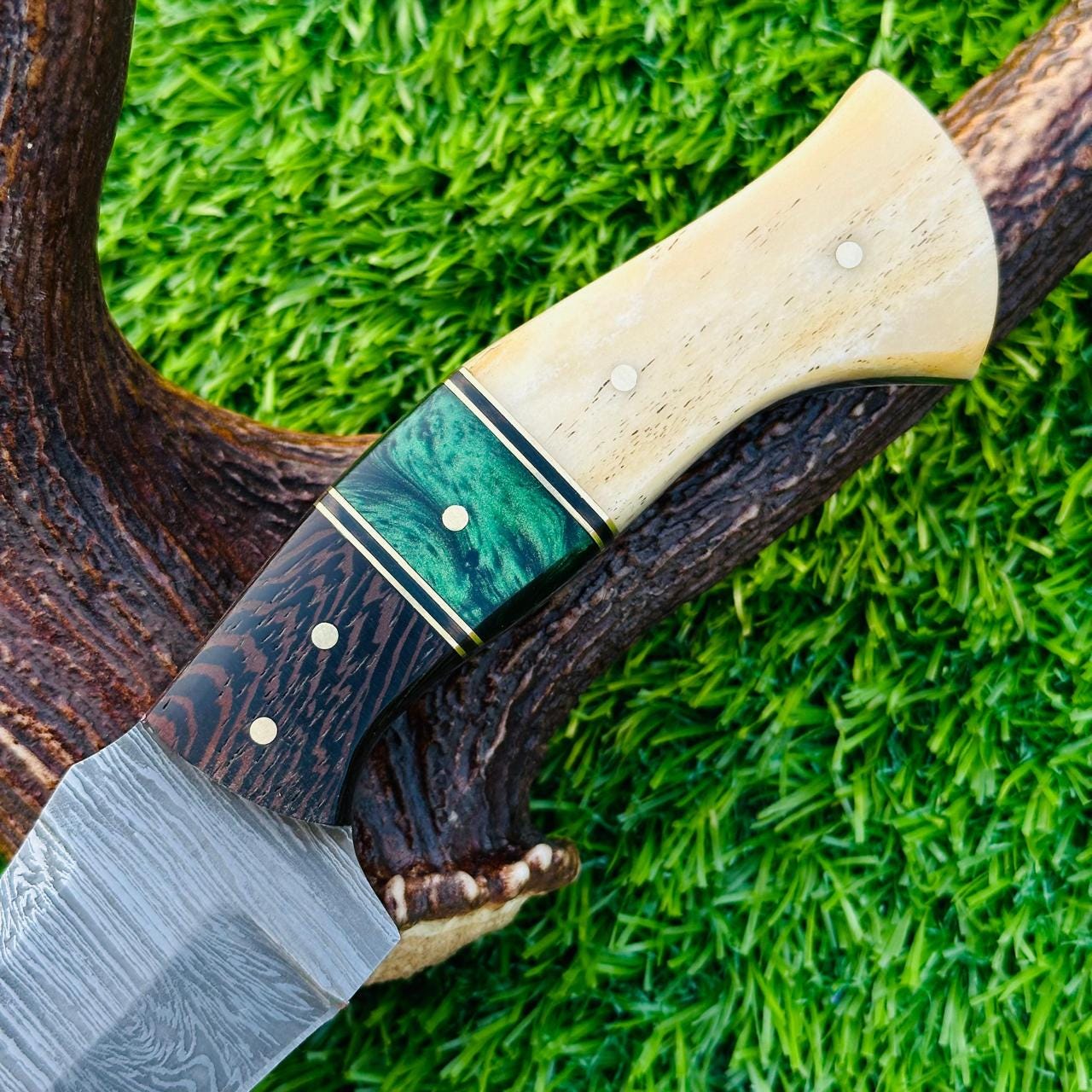Hunting Knife Handmade Damascus Steel Skinning Blade 8.5" with Leather Sheath for Camping Outdoor Collectors
