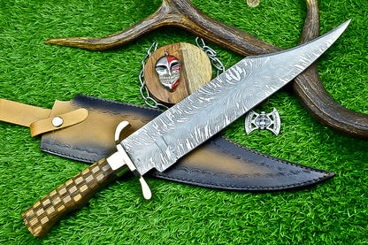 Compact Damascus Steel Fixed Blade Knife with Bone Handle and Star Pommel | UN-9481