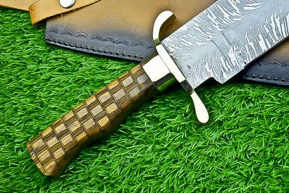 Compact Damascus Steel Fixed Blade Knife with Bone Handle and Star Pommel | UN-9481